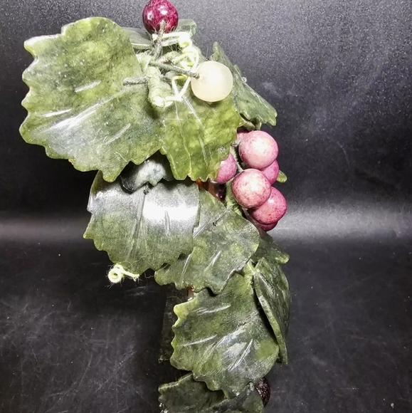 Oriental Jade Stone Bonsai Sculpture Tree With Grape Clusters And A Hard Stone - Picture 4 of 9